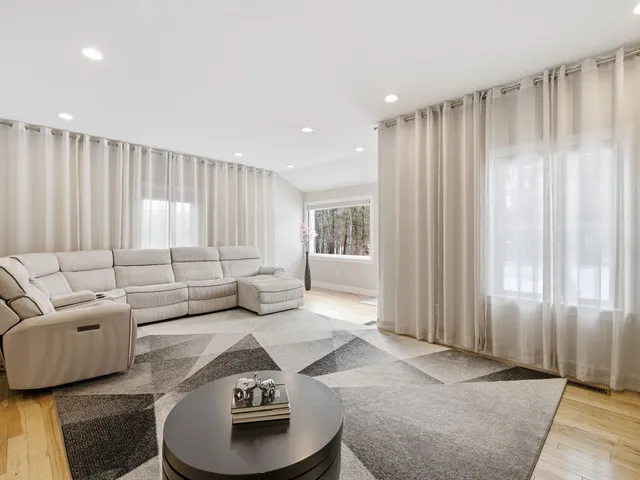 $699,900 | 4 Wilshire Lane, Pelham, NH 03076