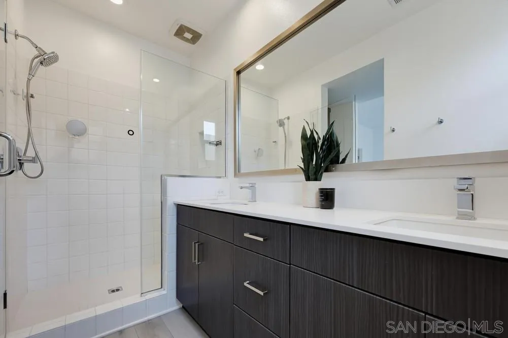 745 Shoreline Road Chula Vista, CA 91910 - Photo 42 of 57 En-suite primary bath