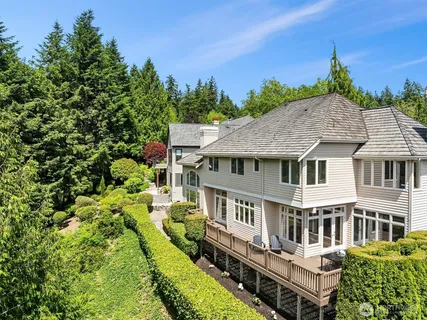 $1,900,000 | 19524 Southeast 24th Place, Sammamish, WA 98075