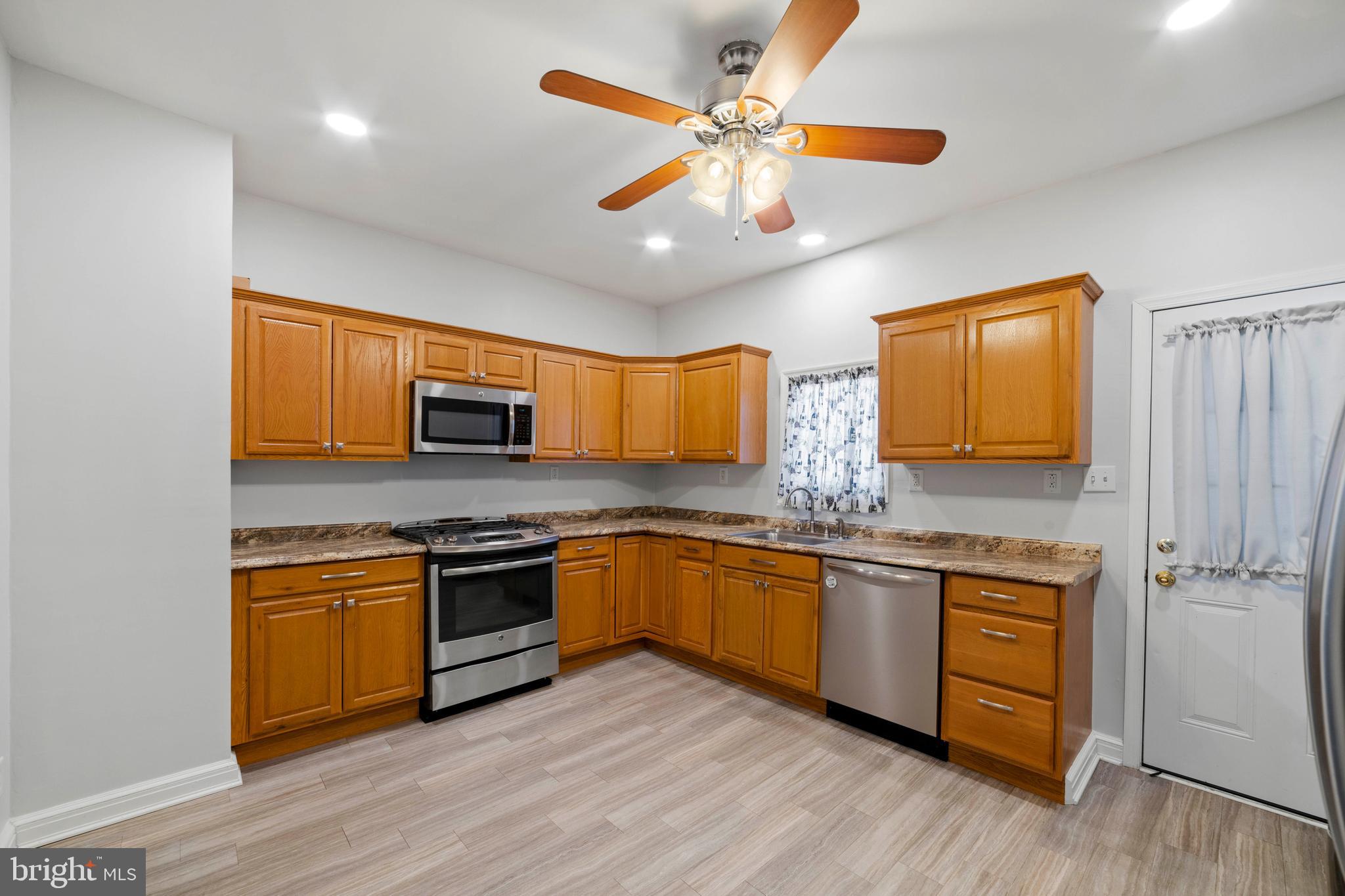 135 Lippincott Avenue Riverside, NJ 08075 - Photo 6 of 18