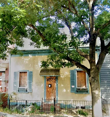 a front view of a house with lake view