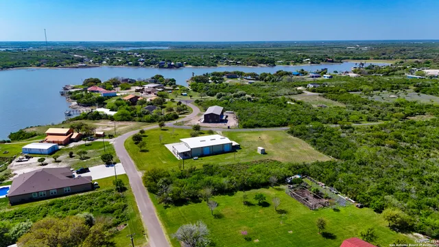 a picture of a bench in a window