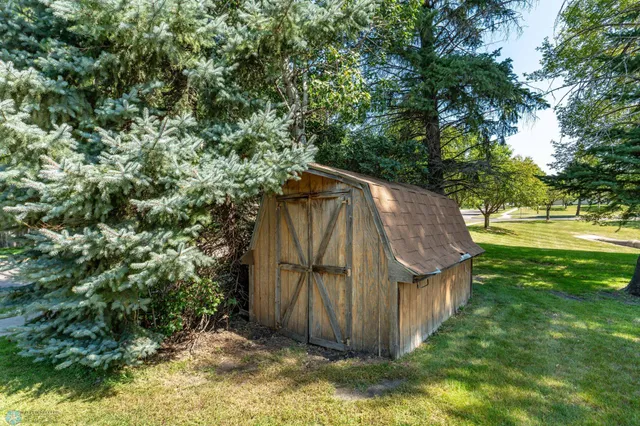 $405,000 | 2925 Edgewood Drive North, Fargo, ND 58102