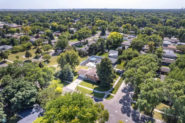 $405,000 | 2925 Edgewood Drive North, Fargo, ND 58102