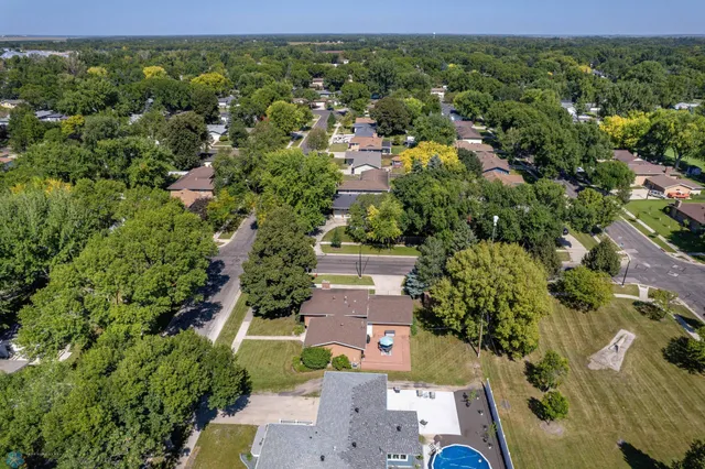 $405,000 | 2925 Edgewood Drive North, Fargo, ND 58102