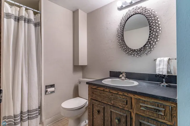 $405,000 | 2925 Edgewood Drive North, Fargo, ND 58102