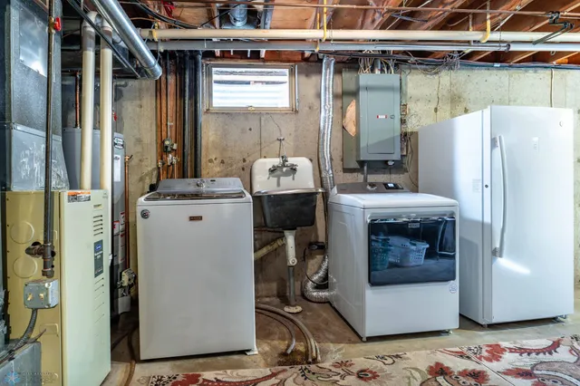 $405,000 | 2925 Edgewood Drive North, Fargo, ND 58102