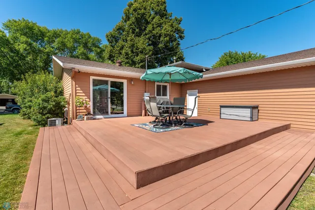 $405,000 | 2925 Edgewood Drive North, Fargo, ND 58102