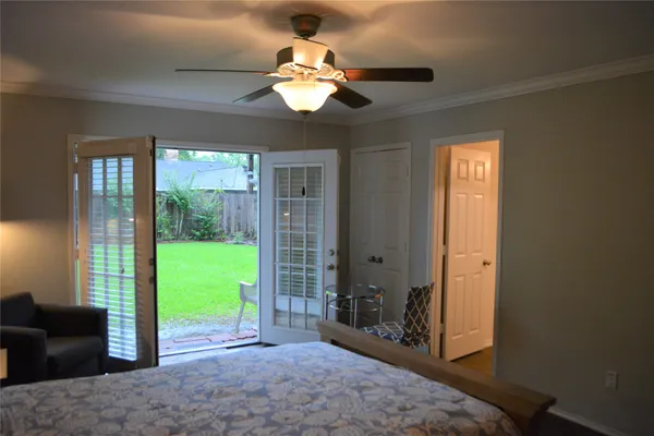 a view of an entryway with a livingroom