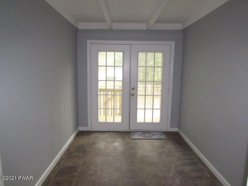 538 Maple Ridge Drive Hawley, PA 18428 - Photo 2 of 26