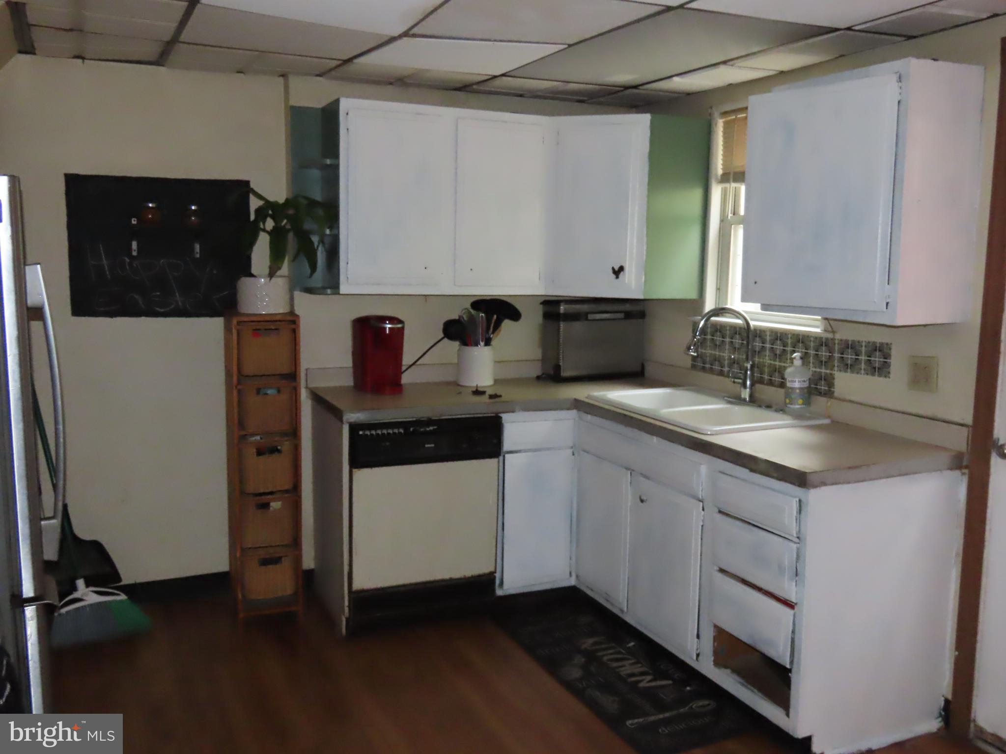124 Maple Hill Road Wilmington, DE 19804 - Photo 4 of 7 Kitchen