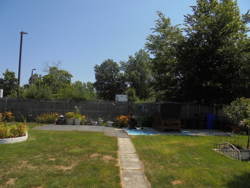 21 Wilkes Street Springfield, MA 01119 - Photo 23 of 26