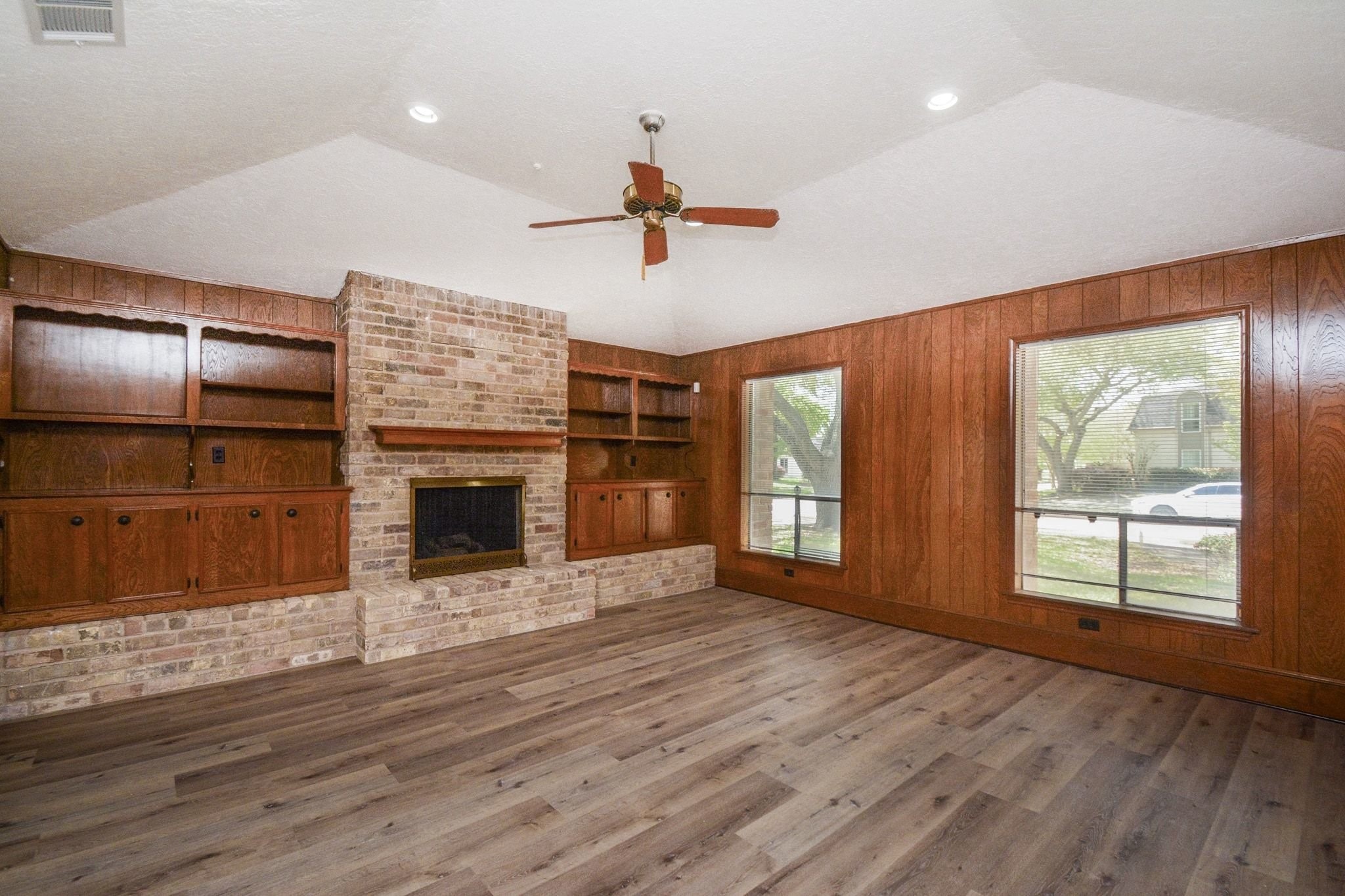 10811 Vickijohn Court Houston, TX 77071 - Photo 4 of 20