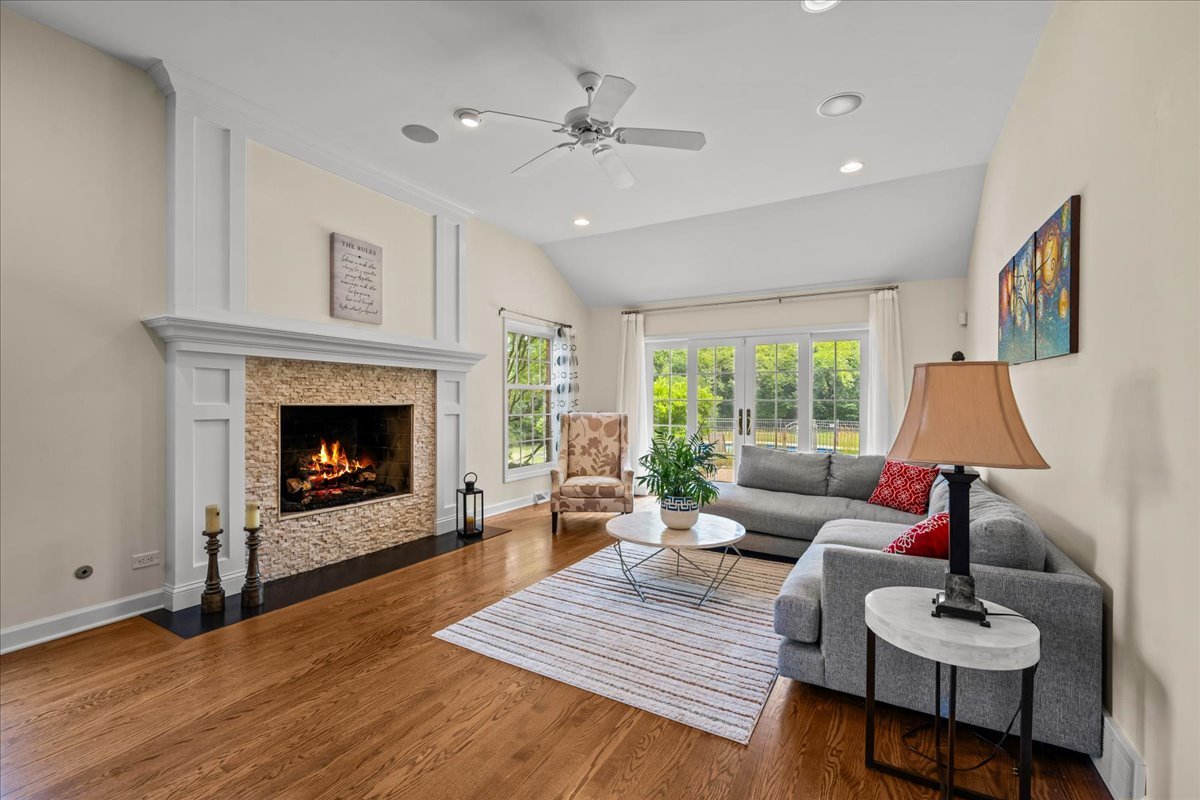 455 Rockefeller Road Lake Forest, IL 60045 - Photo 17 of 40 Gallery Image 17