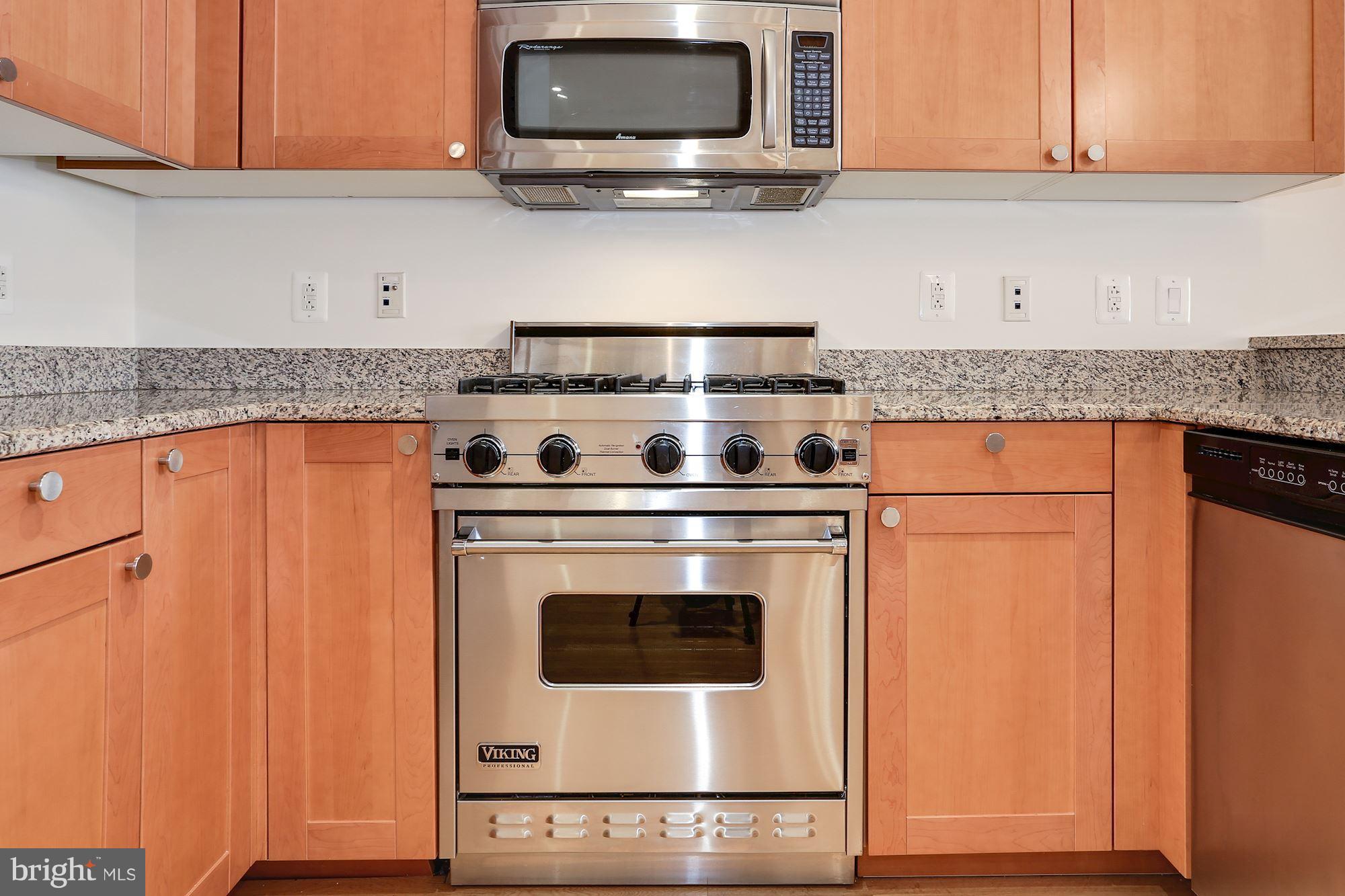 2425 L Street Northwest, Unit 533 Washington, DC 20037 - Photo 6 of 28 Viking Gas Range