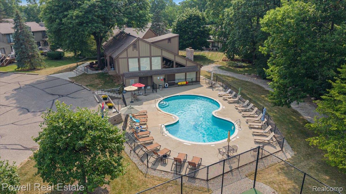 1938 Allenway Court Rochester, MI 48309 - Photo 7 of 39 Community pool & Clubhouse. (1 of 2)