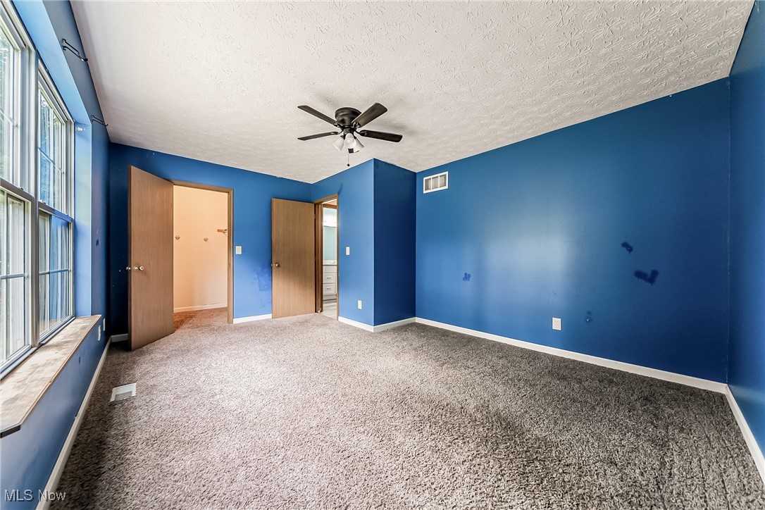 761 Garfield Street Akron, OH 44310 - Photo 21 of 31 Unfurnished bedroom featuring carpet floors, a ceiling fan, and a textured ceiling