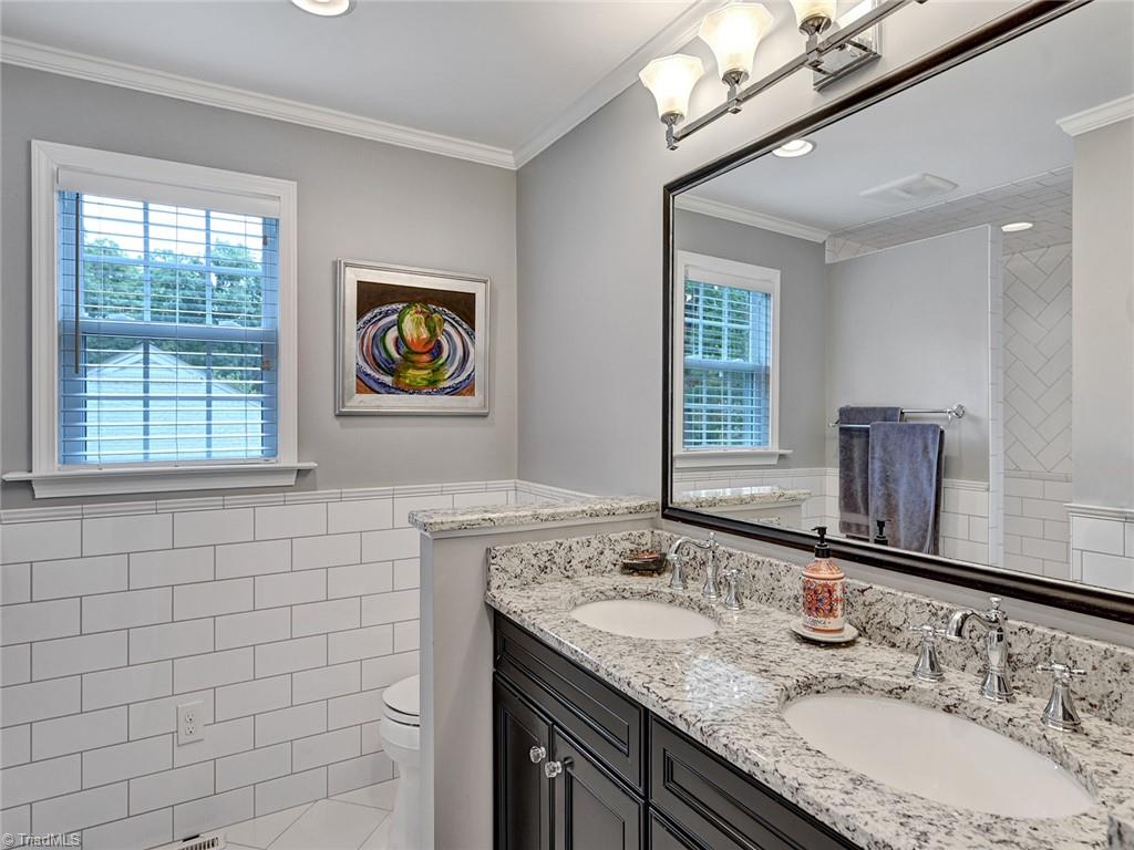 798 Hertford Road Winston-Salem, NC 27104 - Photo 22 of 36 Primary bath with double vanity