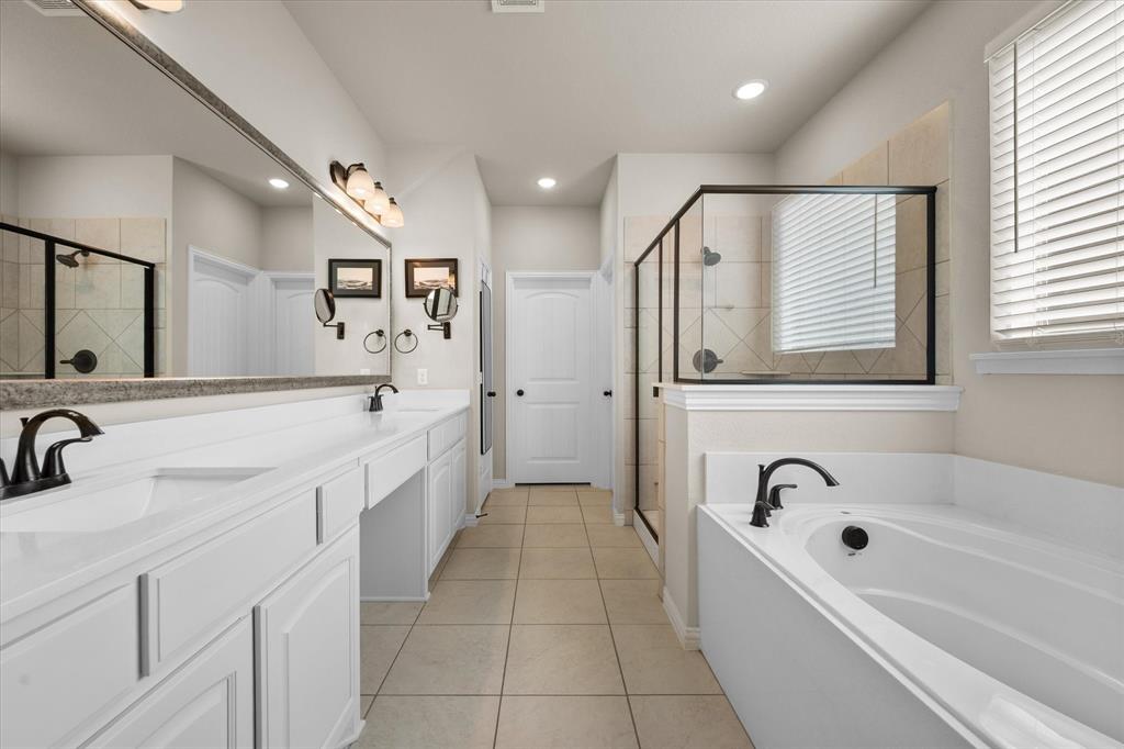 1732 Rio Secco Drive Fort Worth, TX 76131 - Photo 23 of 40 Primary bathroom