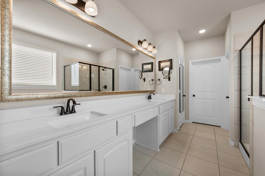 1732 Rio Secco Drive Fort Worth, TX 76131 - Photo 25 of 40 Primary bathroom
