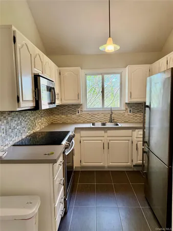 $3,100 | 8 Sunset Drive, Bedford Hills, NY 10507