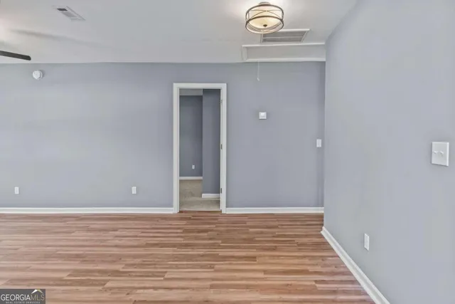 a view of a window in an empty room