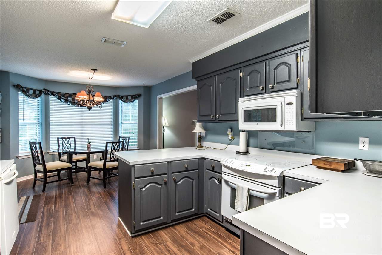 209 Ridgewood Drive Daphne, AL 36526 - Photo 14 of 25 kitchen