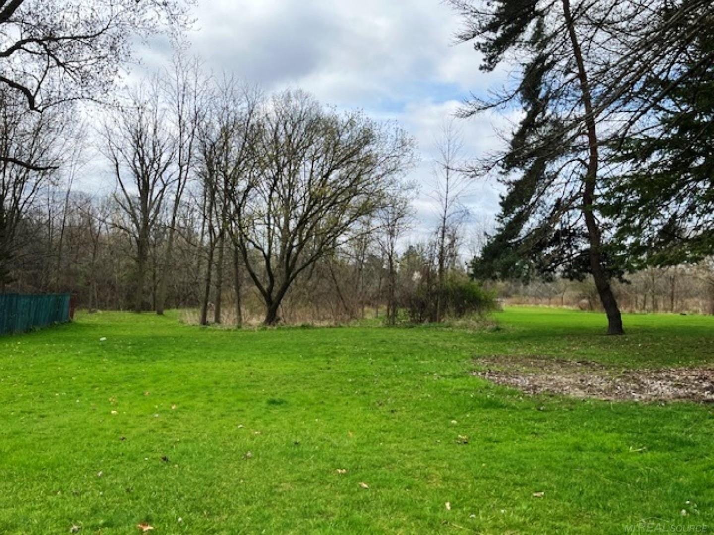3907 Ravenswood Road Marysville, MI 48040 - Photo 30 of 30 50139127-1f53a949-7870-4d8a-845a-a8cb45f32e3c.JPG