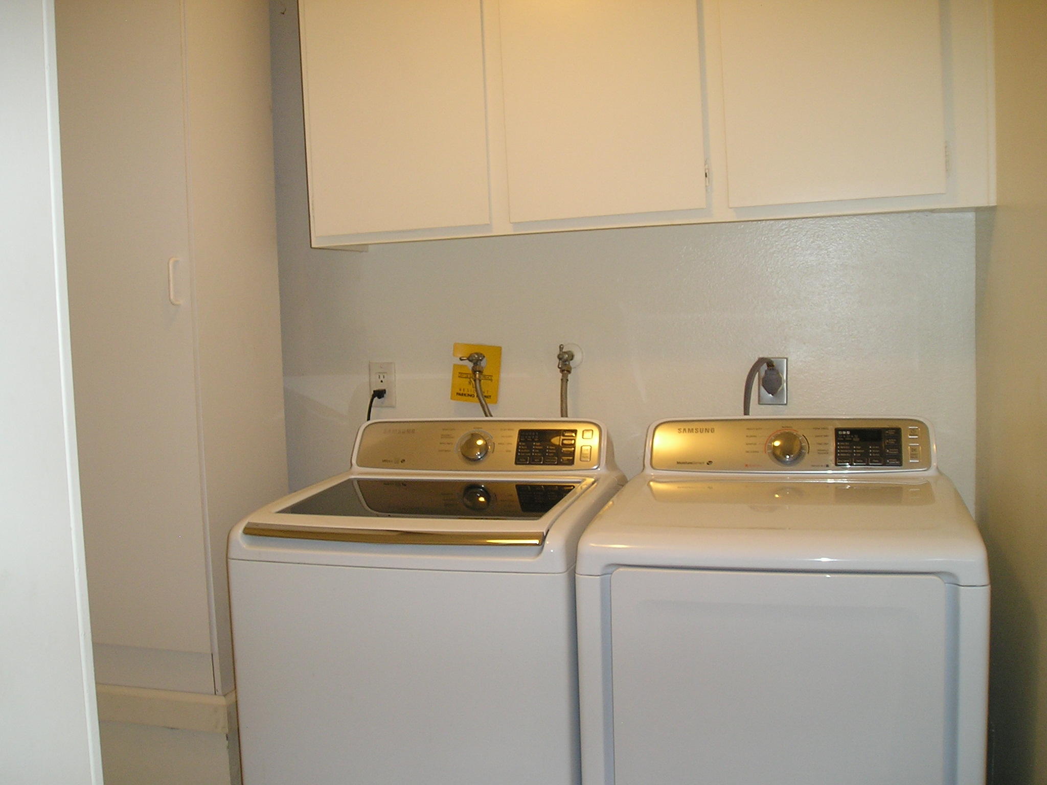 38 Malaga Drive Rancho Mirage, CA 92270 - Photo 20 of 37 a utility room with dryer and washer