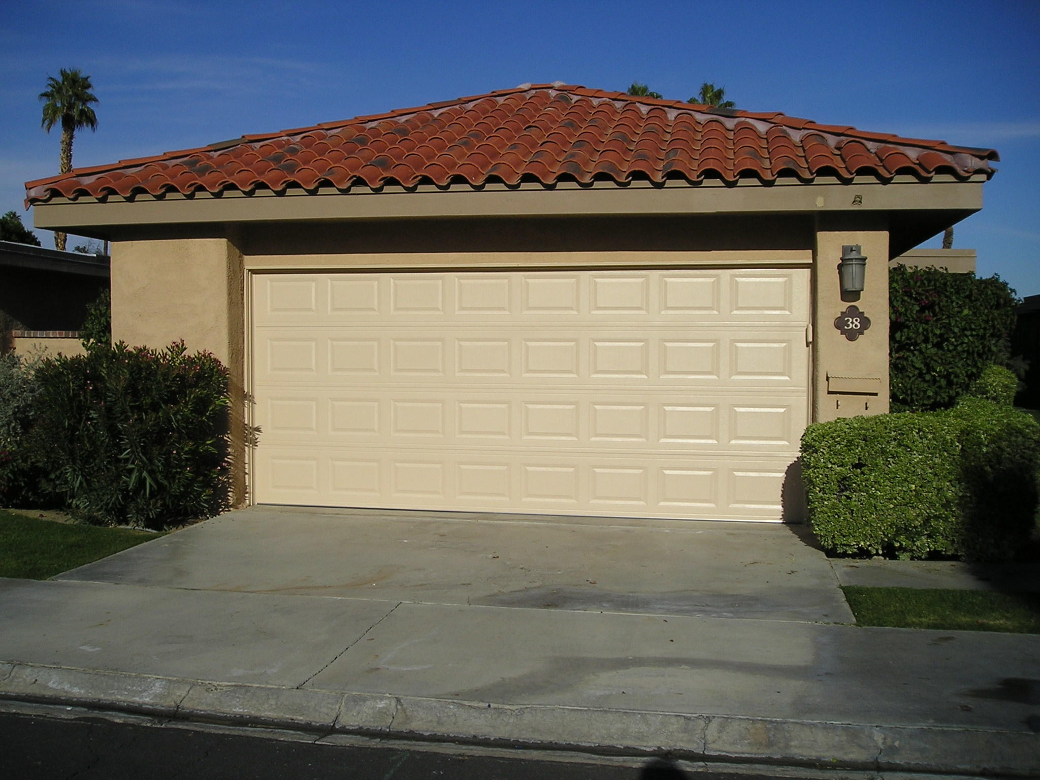 38 Malaga Drive Rancho Mirage, CA 92270 - Photo 4 of 37 a front view of a house with a yard