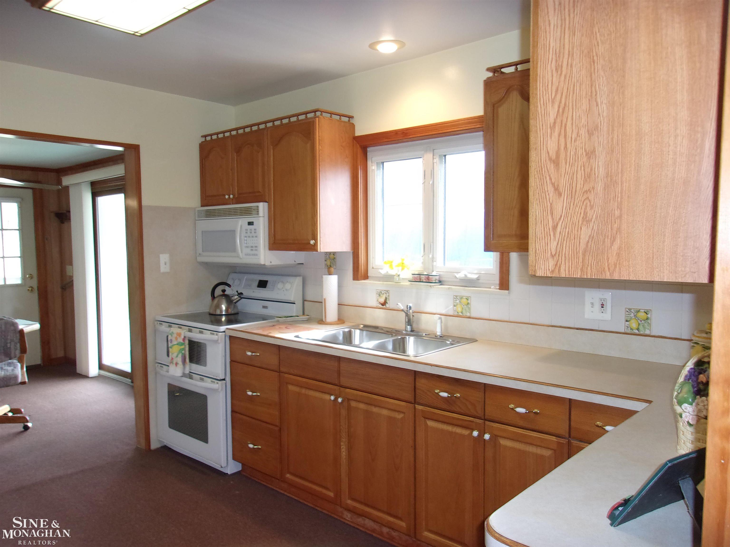 5536 Pointe Tremble Road Algonac, MI 48001 - Photo 21 of 45 50174338-7b95caa4-e51e-4403-8586-2f4521ff9738.JPG