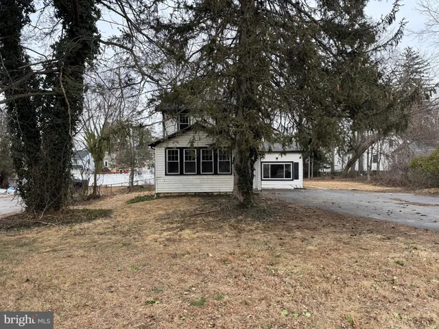 $2,500 | 365 East Springfield Road, Springfield, PA 19064