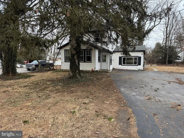 $2,500 | 365 East Springfield Road, Springfield, PA 19064