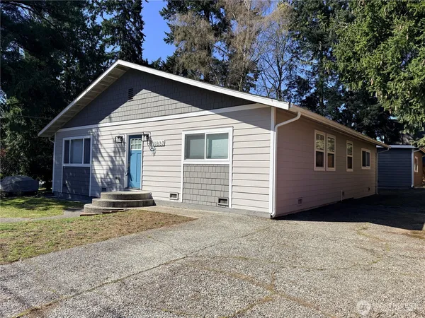 $4,950 | 11837 32nd Avenue Northeast, Seattle, WA 98125