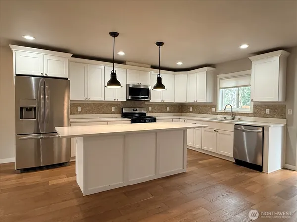 $4,950 | 11837 32nd Avenue Northeast, Seattle, WA 98125