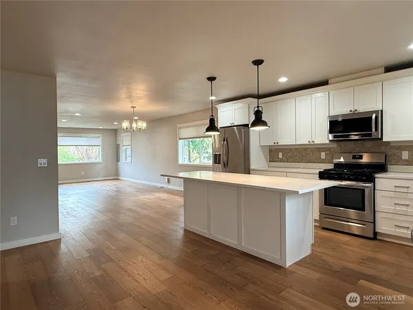 $4,950 | 11837 32nd Avenue Northeast, Seattle, WA 98125