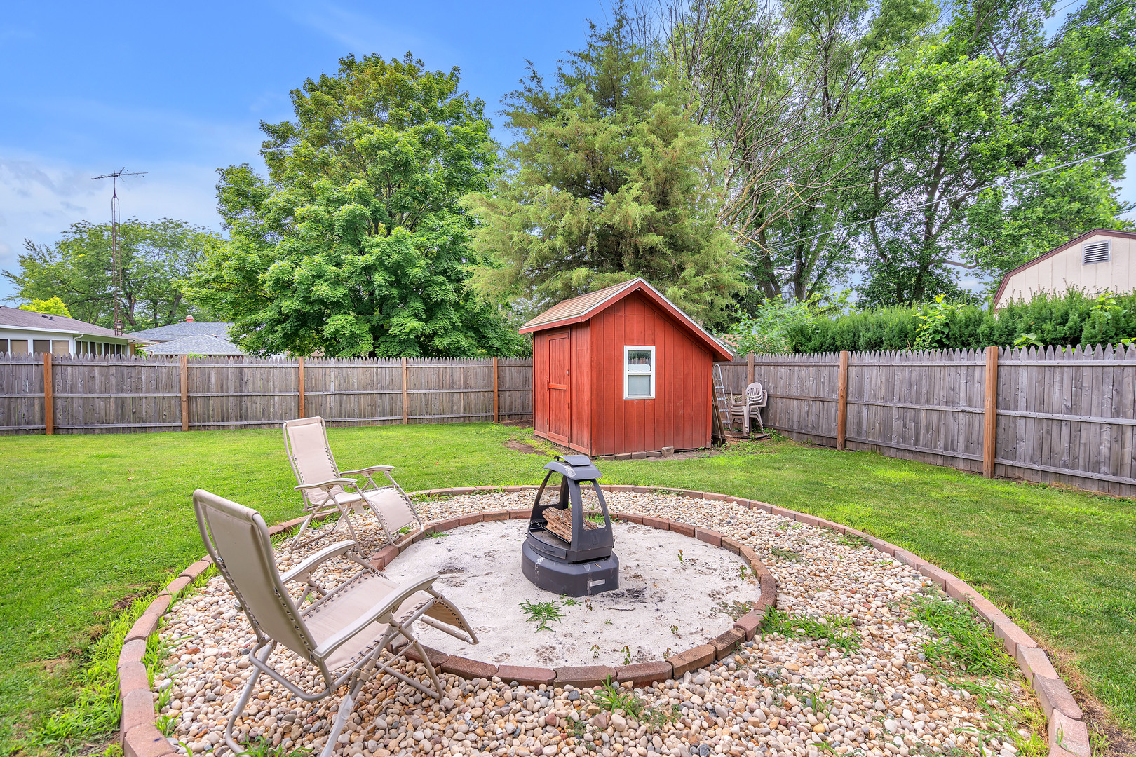 312 Wilmac Street Dwight, IL 60420 - Photo 18 of 26 a view of backyard with table and chairs