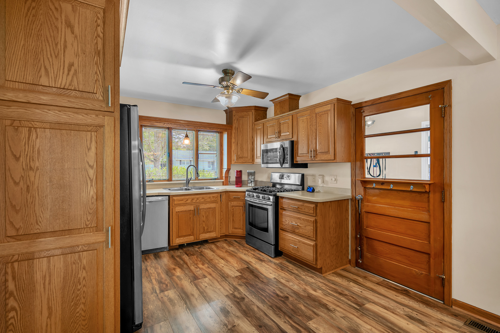 312 Wilmac Street Dwight, IL 60420 - Photo 5 of 26 a kitchen with a refrigerator stove and sink