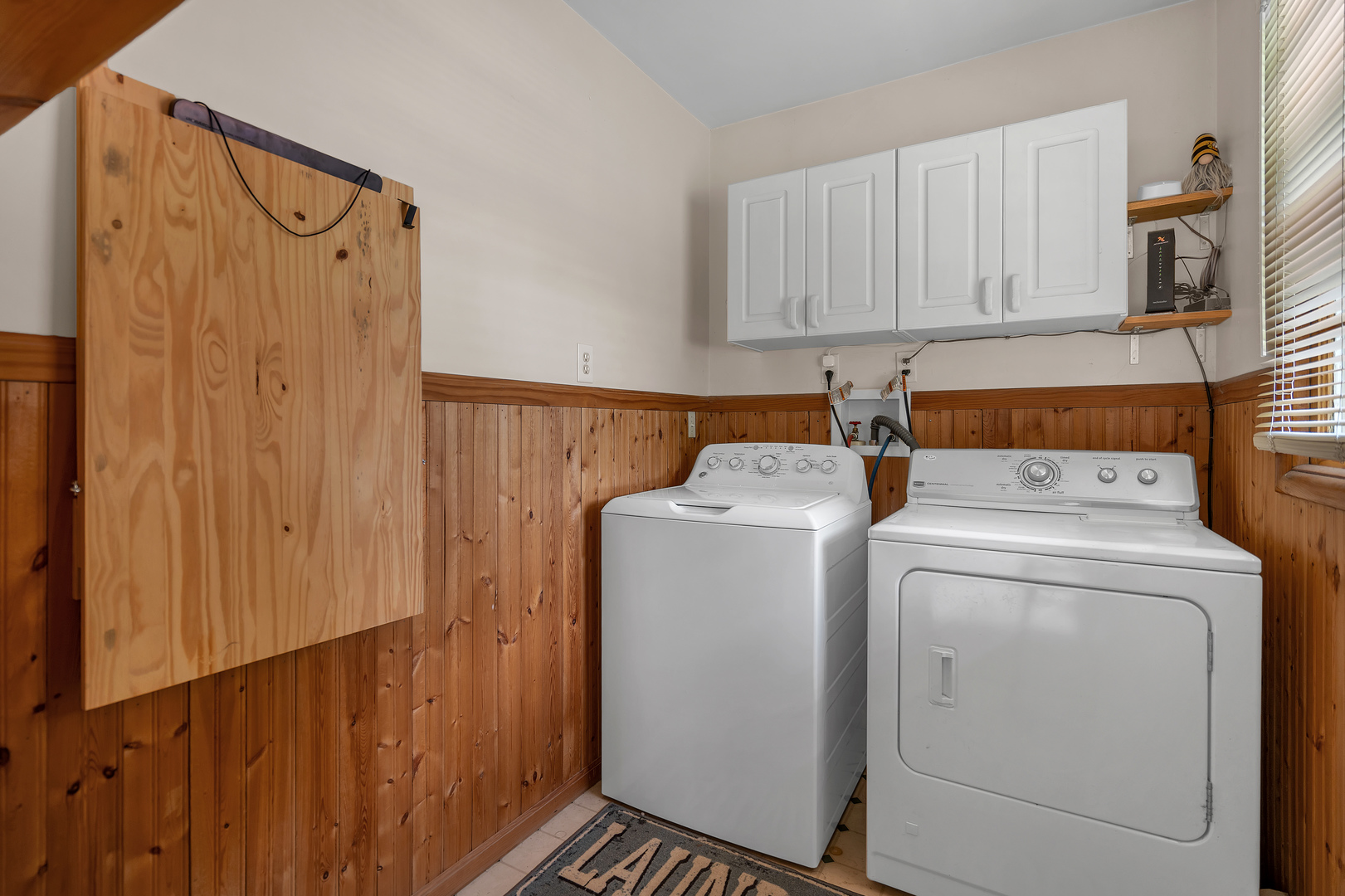312 Wilmac Street Dwight, IL 60420 - Photo 9 of 26 a utility room with dryer and washer