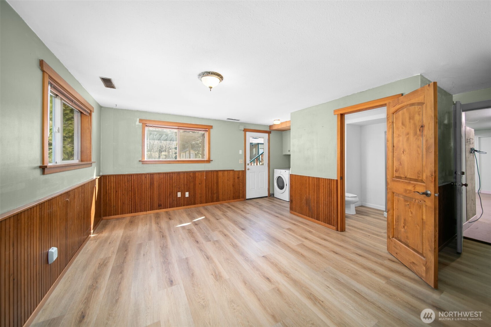 4195 Squilchuck Road Wenatchee, WA 98801 - Photo 17 of 39 a view of a room with wooden floor and windows