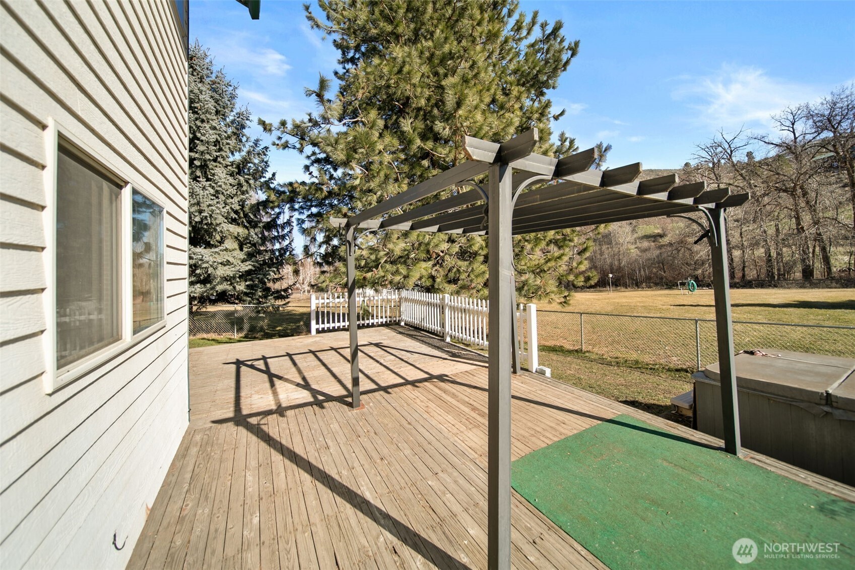 4195 Squilchuck Road Wenatchee, WA 98801 - Photo 32 of 39 a view of a balcony with yard