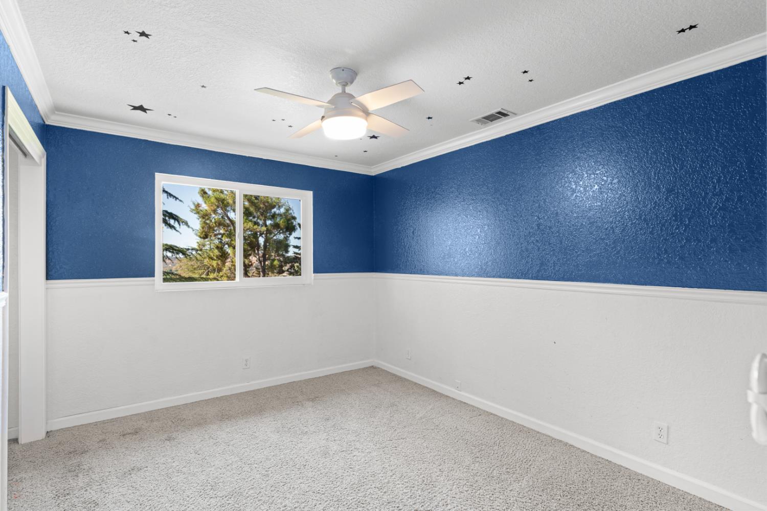 2512 Quail Hill Road Copperopolis, CA 95228 - Photo 39 of 70 a view of an empty room