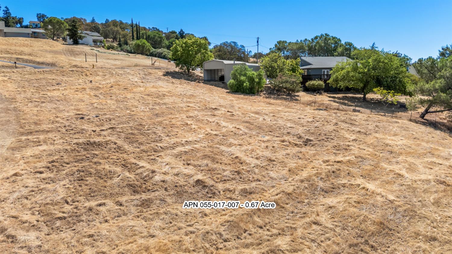 2512 Quail Hill Road Copperopolis, CA 95228 - Photo 58 of 70 a view of a backyard of a house with a street