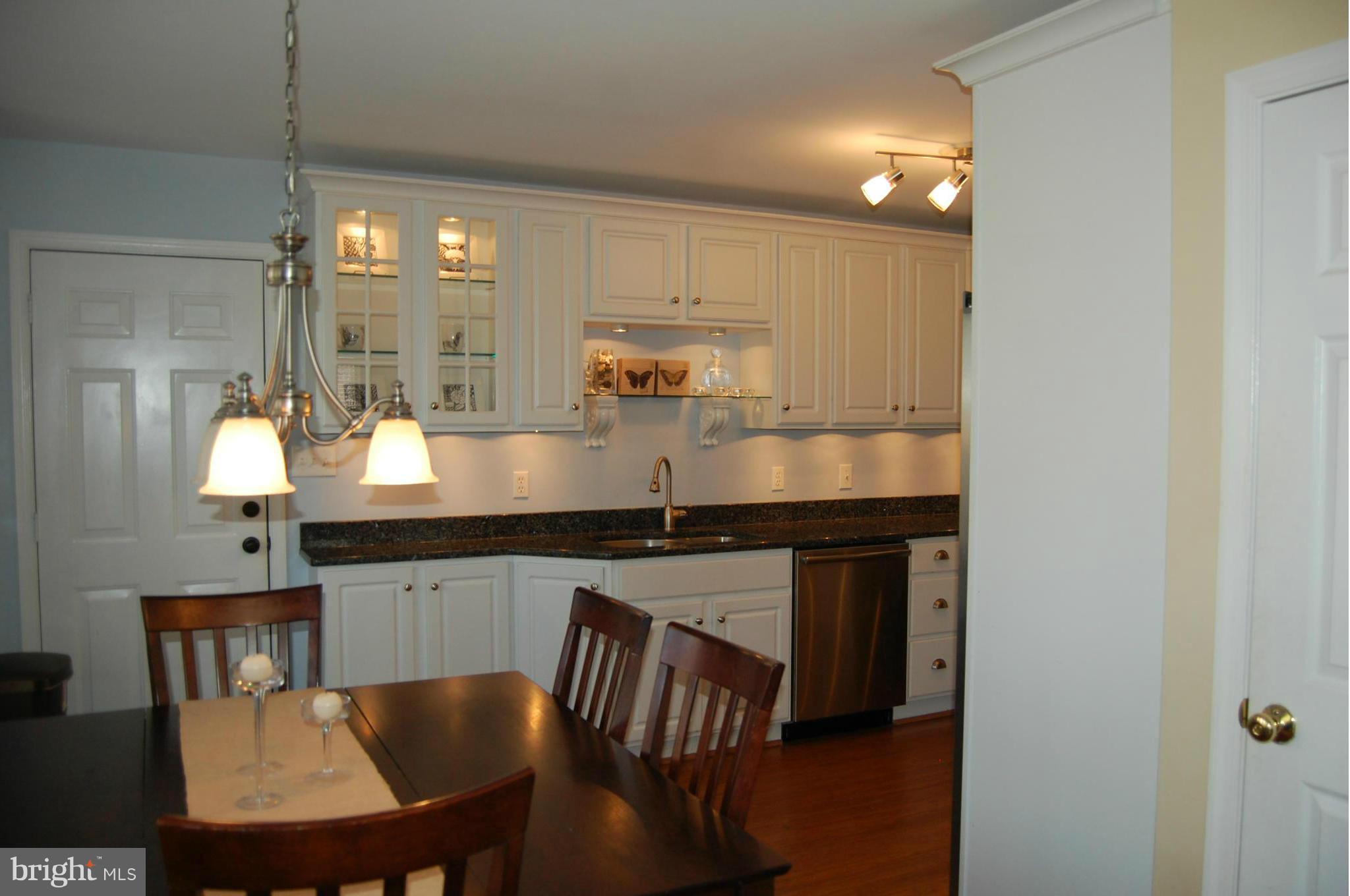 11101 Signal Hill Road Culpeper, VA 22701 - Photo 7 of 30 Eating area off of Kitchen