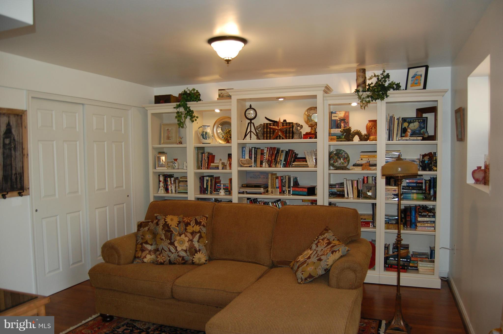 11101 Signal Hill Road Culpeper, VA 22701 - Photo 9 of 30 Living Room