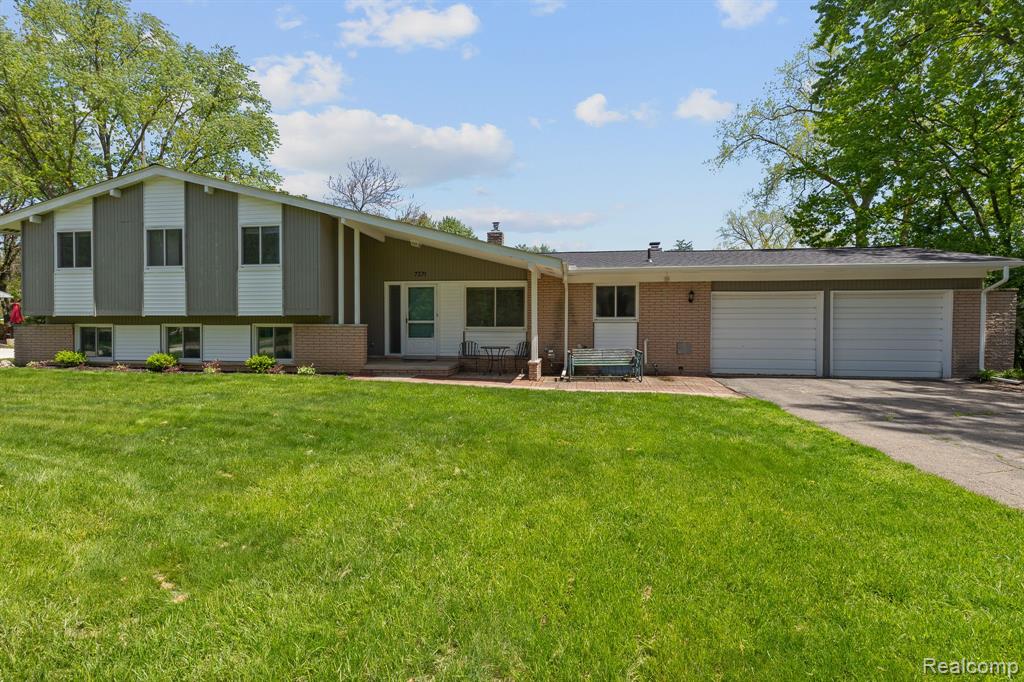 7271 Stonebrook Road West Bloomfield, MI 48322 - Photo 2 of 34