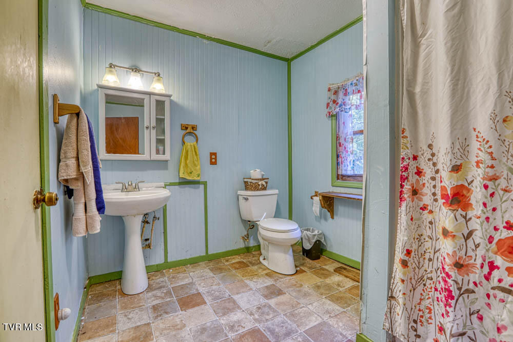 385 Sulphur Springs Road Rogersville, TN 37857 - Photo 16 of 57 385 Sulphur Sprg. Rog MLSb (3 of 25)