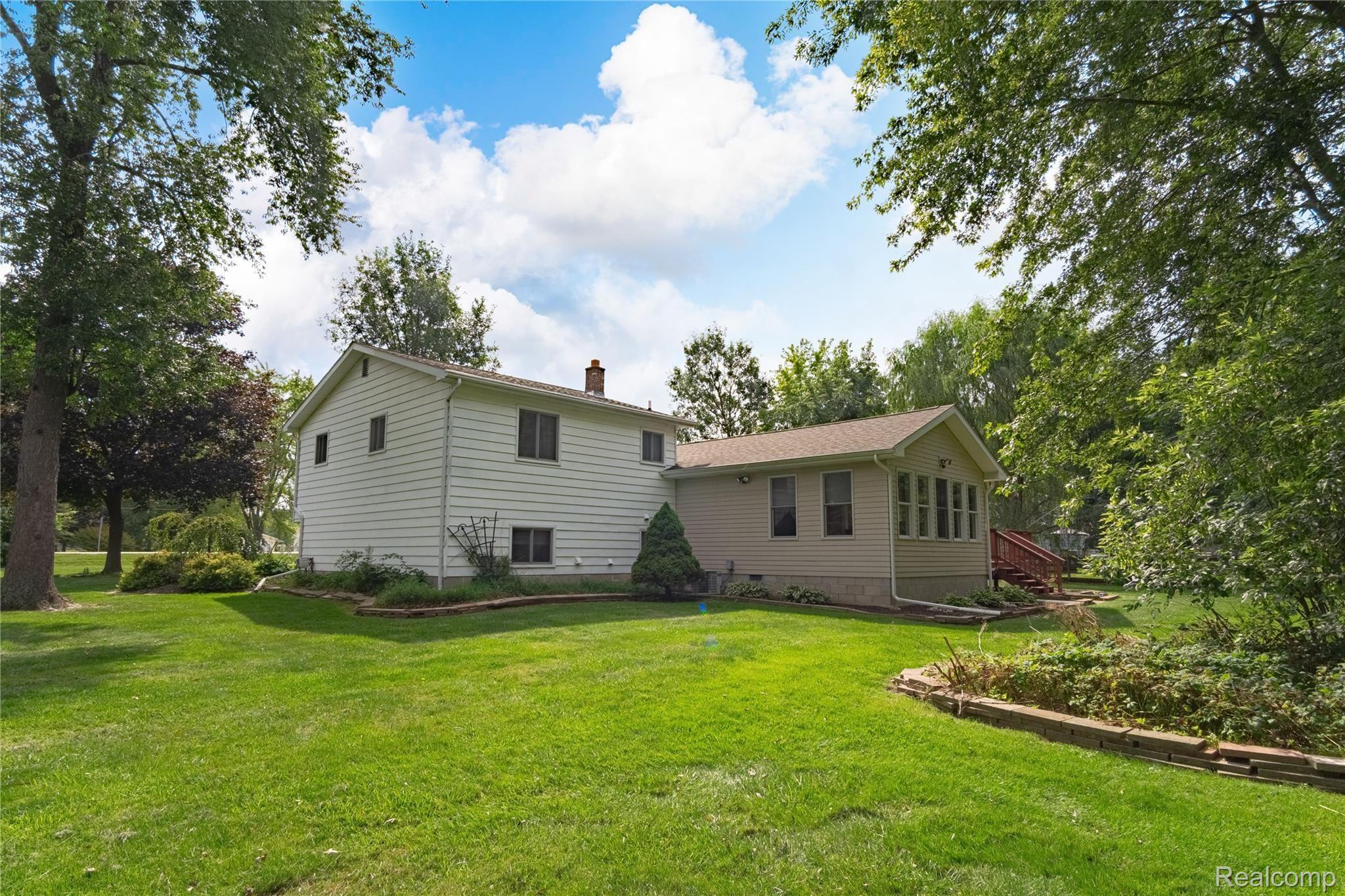 7244 Porter Road Grand Blanc, MI 48439 - Photo 23 of 29 Exteriors (12 of 16).jpg