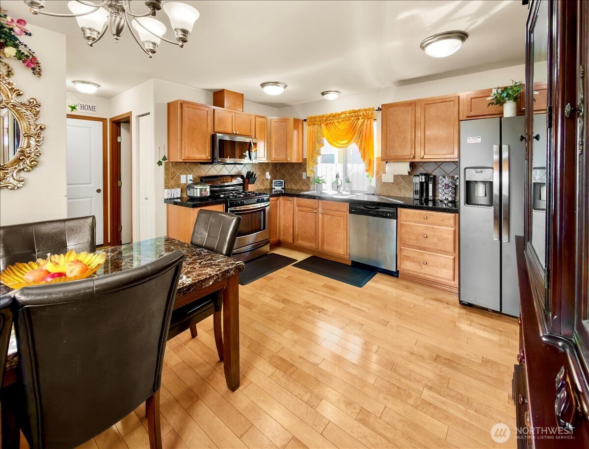 10050 19th Avenue Southwest Seattle, WA 98146 - Photo 12 of 26