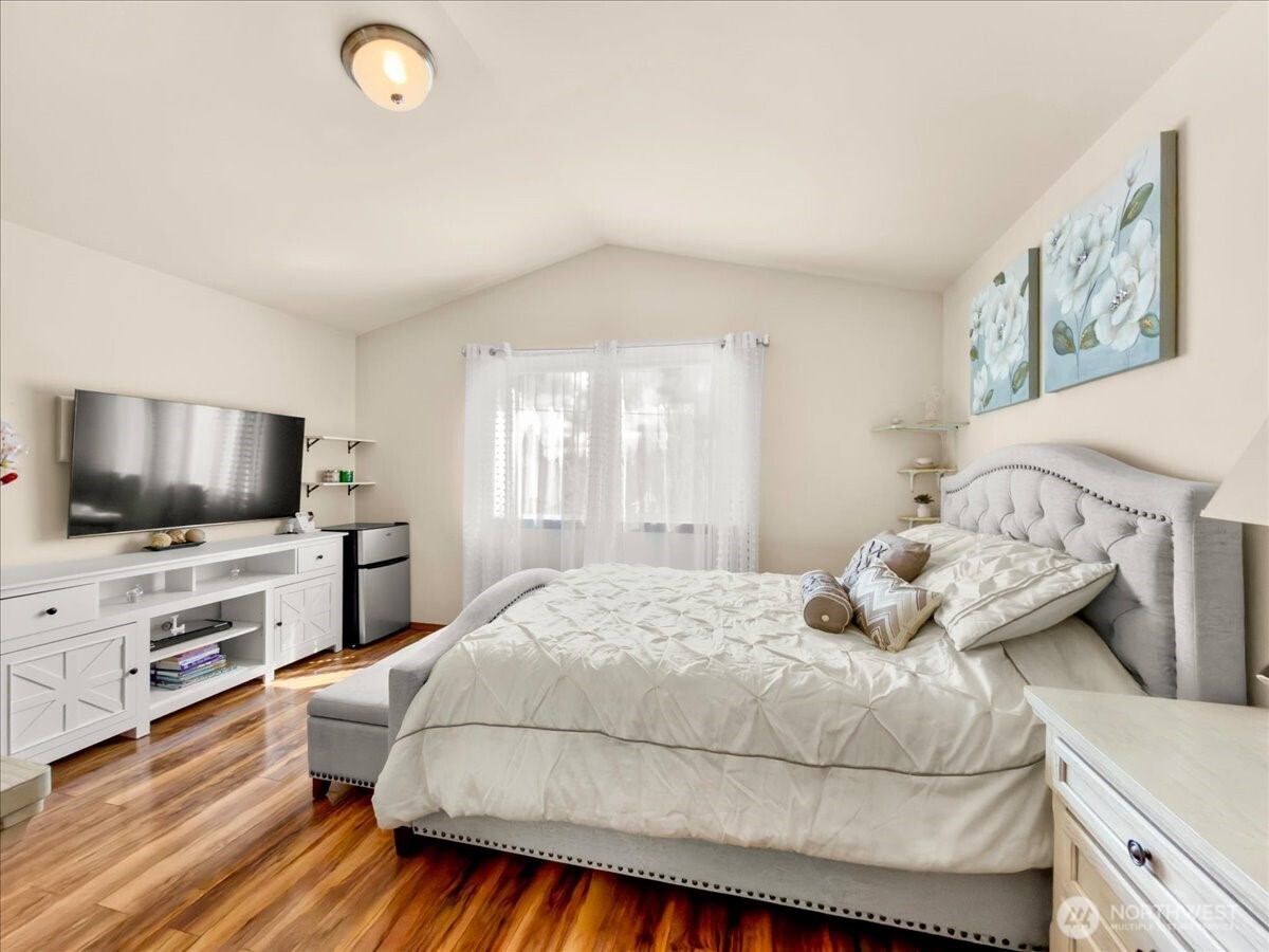 10050 19th Avenue Southwest Seattle, WA 98146 - Photo 16 of 26